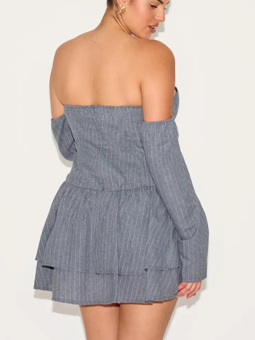 PrettyLittleThings PLUS LIGHT GREY CUP DETAIL PINSTRIPE BARDOT SHIFT DRESS SZ 16 - Picture 2 of 6